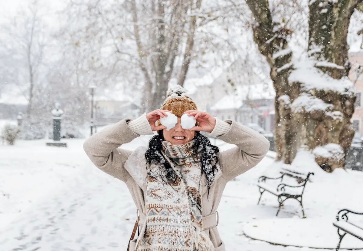Bolas de neve em cadeia representando o método snowball de amostragem