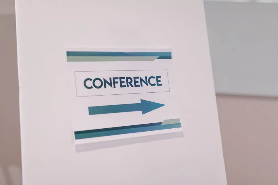 Banner acadêmico exposto em evento científico com pesquisador ao lado
