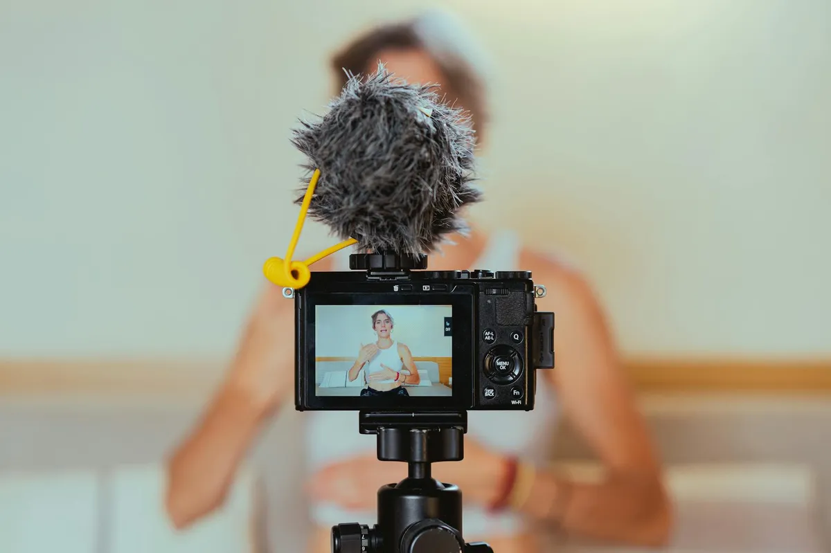 Exemplo de referência ABNT para vídeo do YouTube em documento acadêmico
