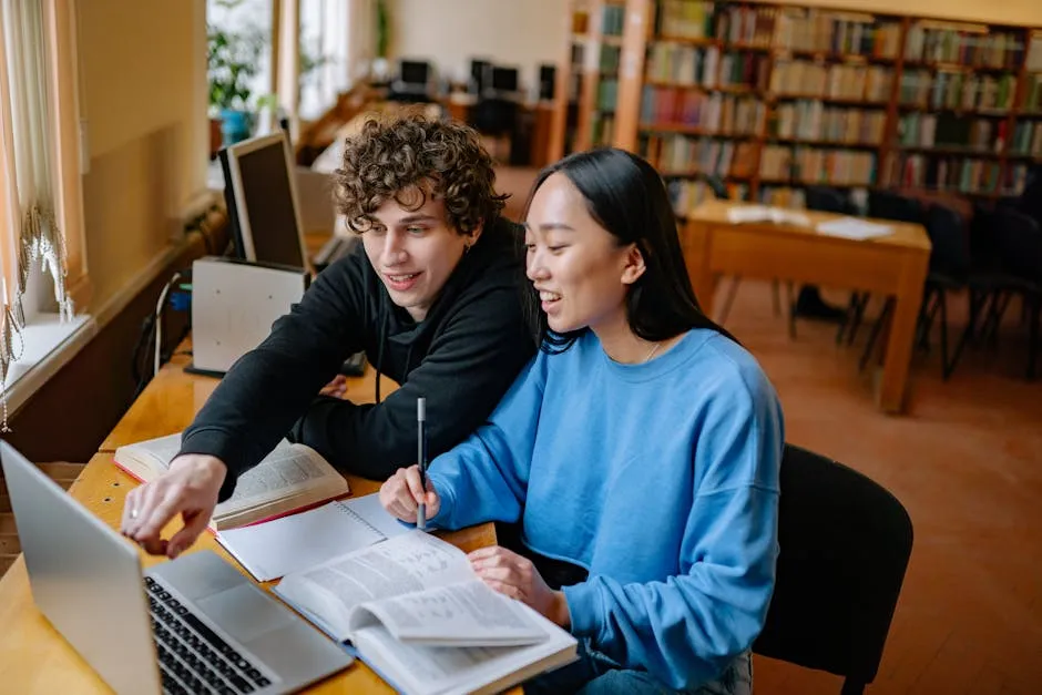 Tela de computador com lista de referências bibliográficas organizadas, representando gerenciador de referências acadêmicas.