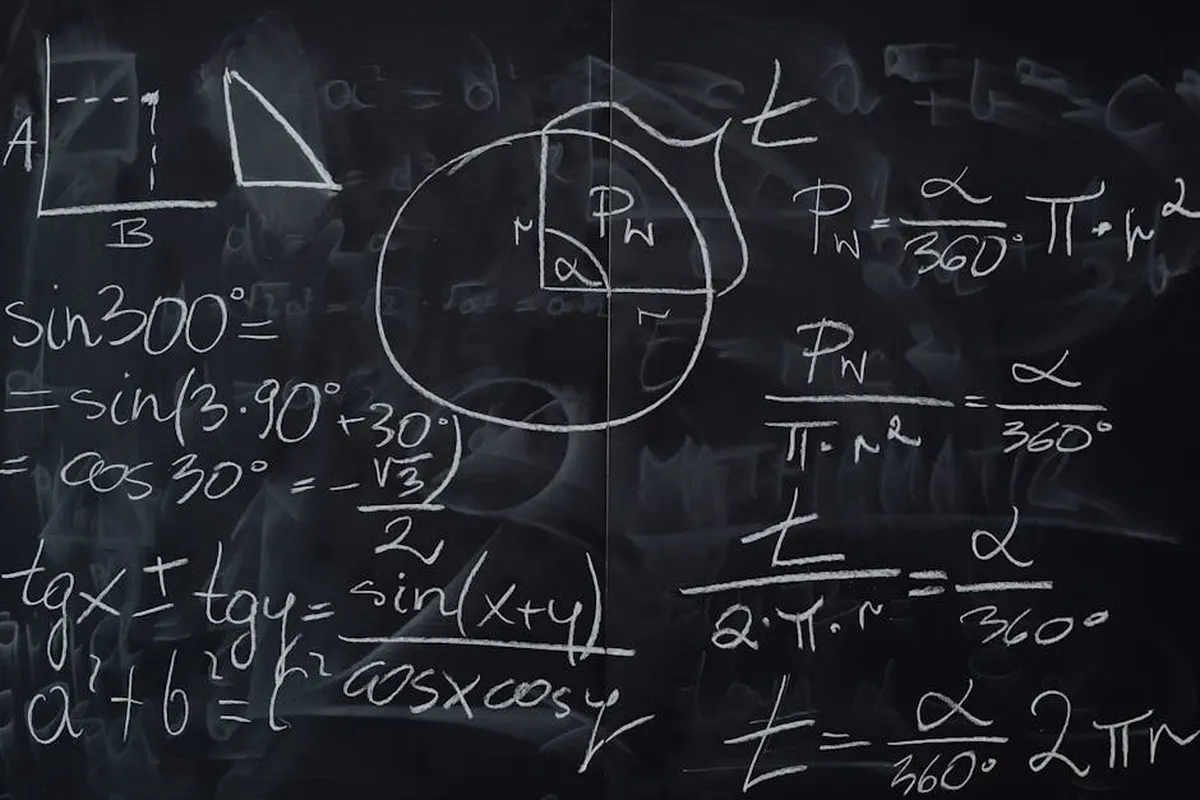 Quadro com fórmulas matemáticas e diagrama de relações entre objetos abstratos