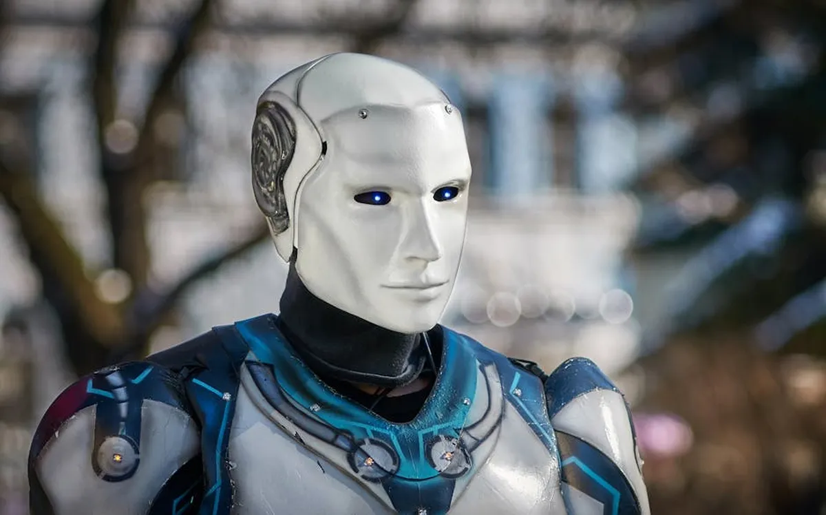 Cientista usando computador com interface de inteligência artificial aberta na tela