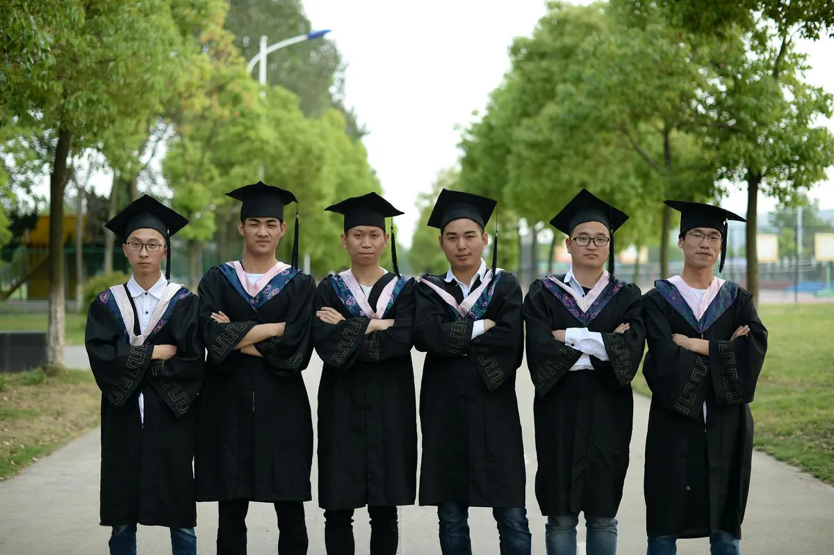Pós-graduanda apresentando pesquisa para banca de qualificação