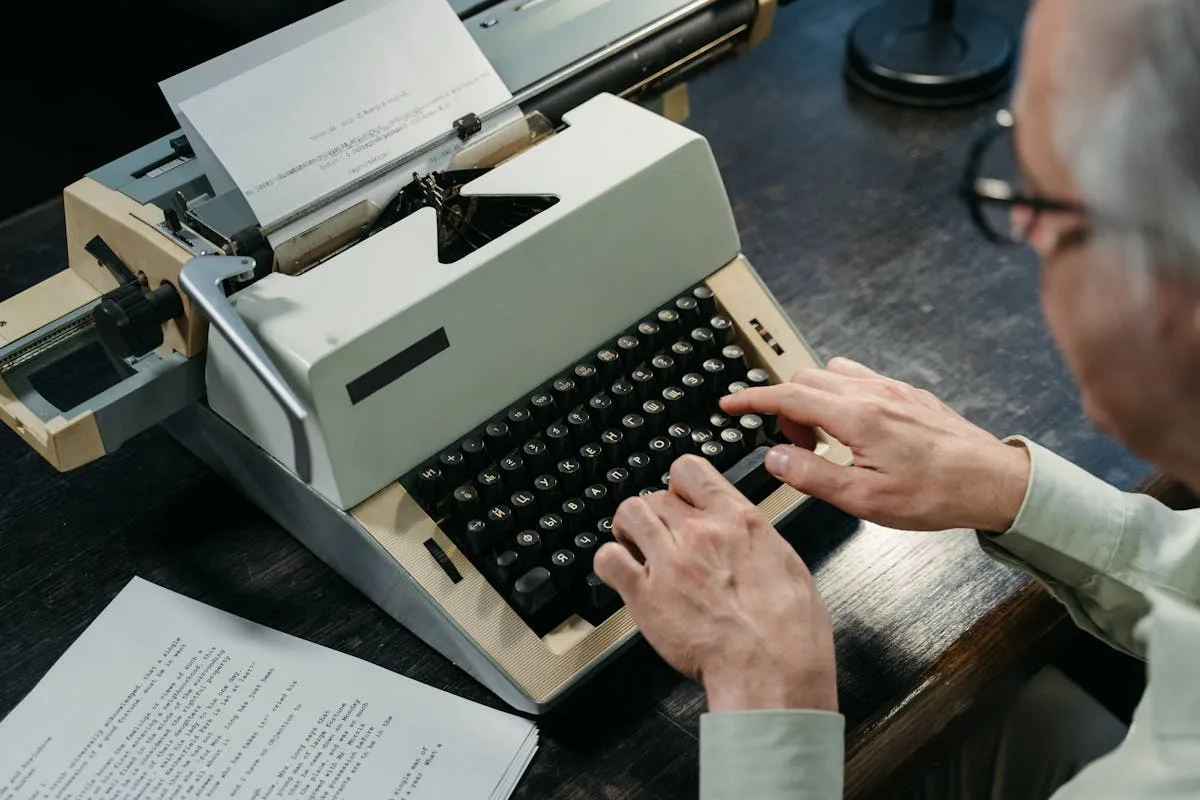 Tela de computador com documento formatado e régua de margens visível