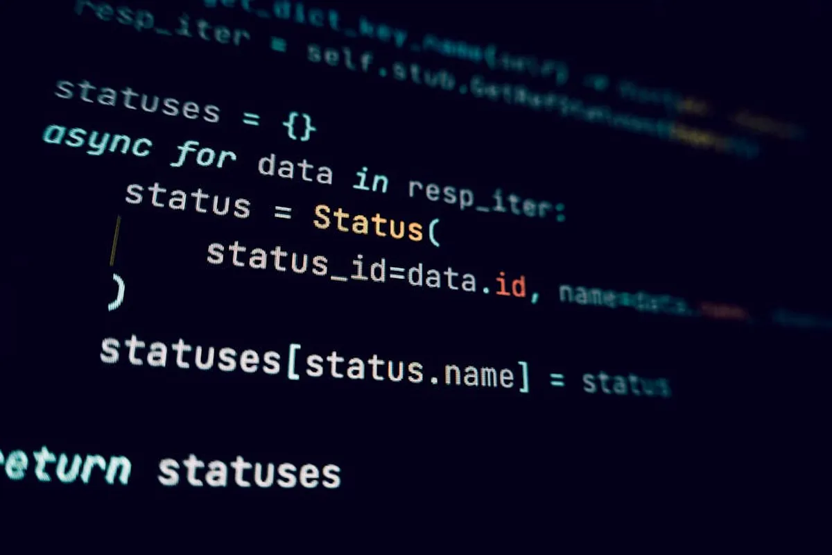 Tela de computador mostrando relatório de verificação de texto com trechos destacados