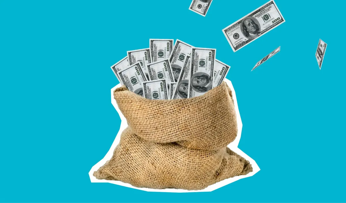 Tabela de valores de bolsa de pesquisa e calculadora ao lado de livros acadêmicos